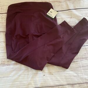 NWT Senita maternity leggings. Size small.
